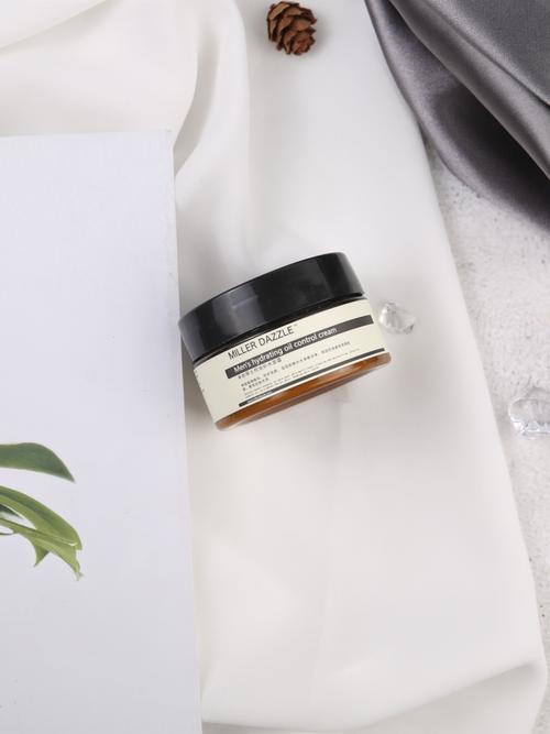 一、男士肌膚的特點(diǎn)