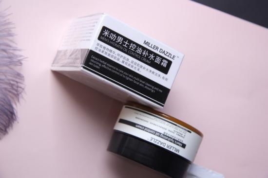 1. 強(qiáng)效清潔，凈化肌膚